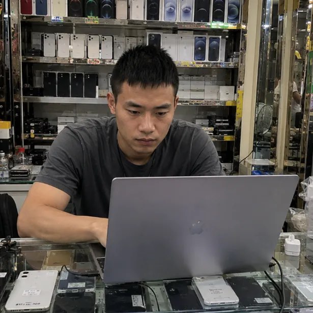 数码门店老板使用智慧记AI进销存